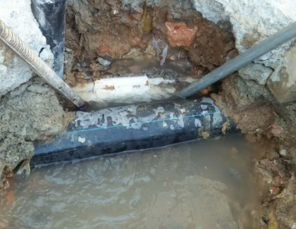 卫滨测漏水之水管漏水